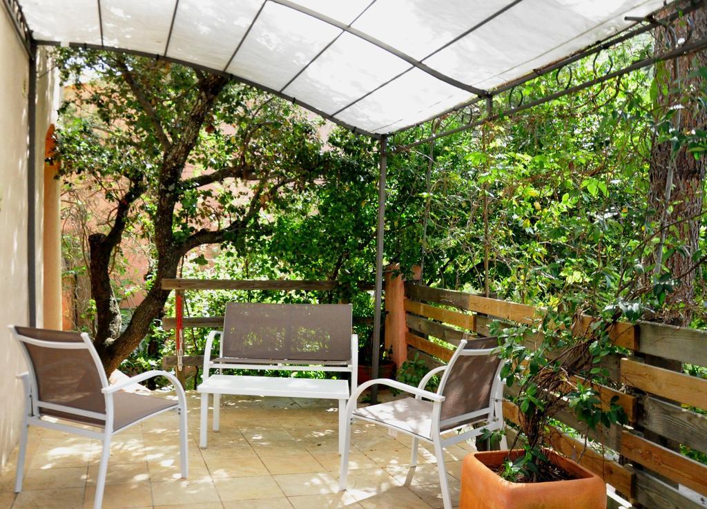 Camera Matrimoniale Comfort con Vasca Idromassaggio e Vista Giardino